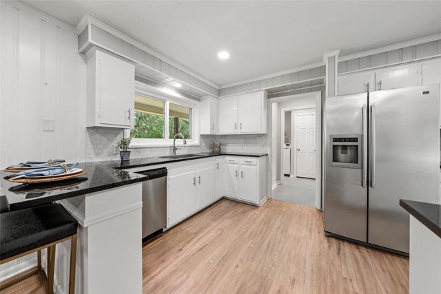 1701 Royal Oaks Drive, Waco, TX 76710