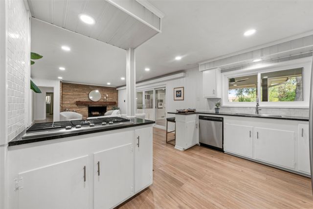 1701 Royal Oaks Drive, Waco, TX 76710