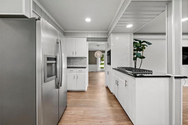 1701 Royal Oaks Drive, Waco, TX 76710