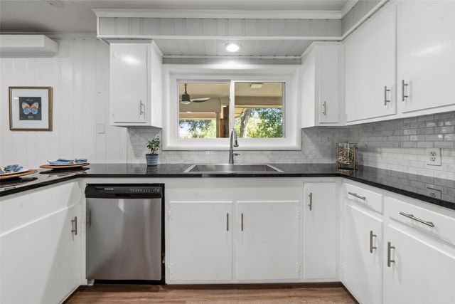 1701 Royal Oaks Drive, Waco, TX 76710