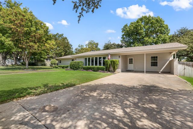 1701 Royal Oaks Drive, Waco, TX 76710