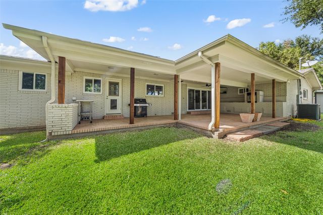 1701 Royal Oaks Drive, Waco, TX 76710