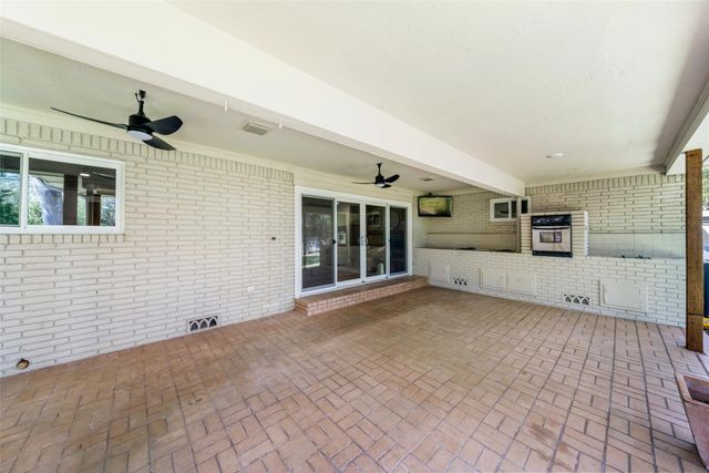 1701 Royal Oaks Drive, Waco, TX 76710