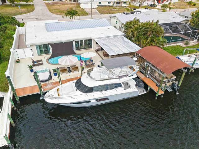 4322 Harbour LN, North Fort Myers, FL 33903