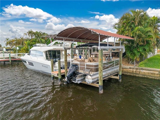 4322 Harbour LN, North Fort Myers, FL 33903