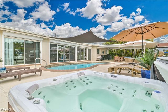 4322 Harbour LN, North Fort Myers, FL 33903