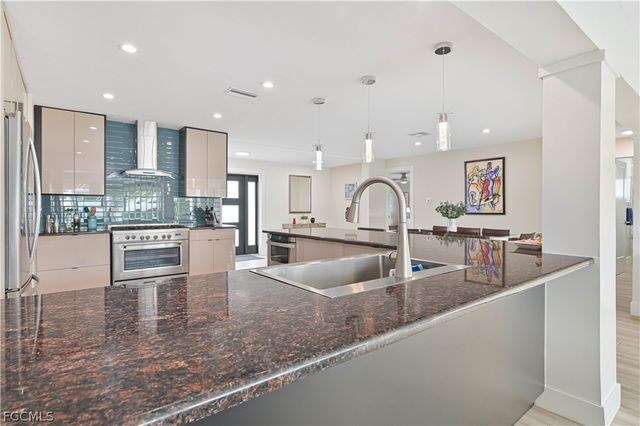 4322 Harbour LN, North Fort Myers, FL 33903