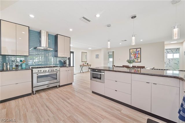 4322 Harbour LN, North Fort Myers, FL 33903