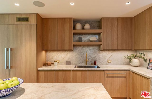 365 Norcroft Avenue, Los Angeles, CA 90024