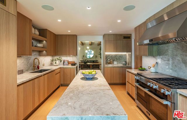 365 Norcroft Avenue, Los Angeles, CA 90024