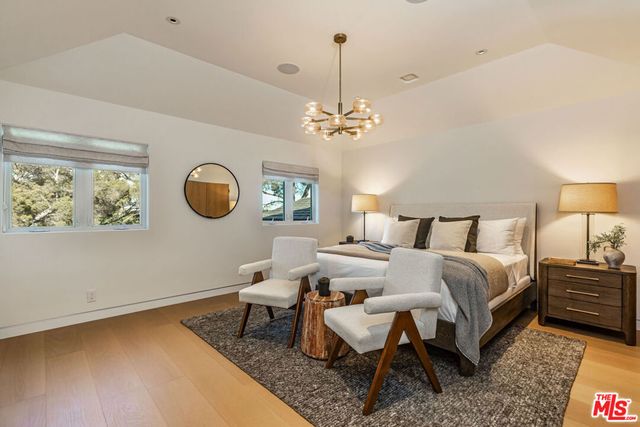 365 Norcroft Avenue, Los Angeles, CA 90024