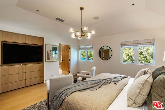 365 Norcroft Avenue, Los Angeles, CA 90024