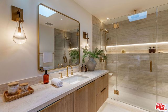 365 Norcroft Avenue, Los Angeles, CA 90024