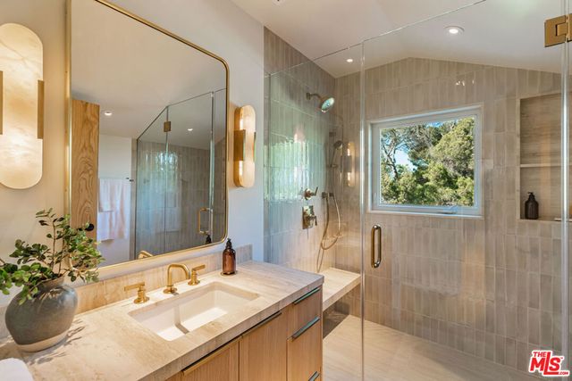 365 Norcroft Avenue, Los Angeles, CA 90024