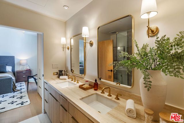 365 Norcroft Avenue, Los Angeles, CA 90024