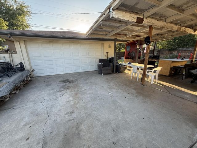 3653 N Hulbert Avenue, Fresno, CA 93705