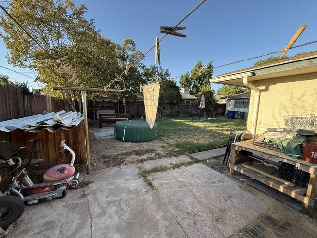 3653 N Hulbert Avenue, Fresno, CA 93705