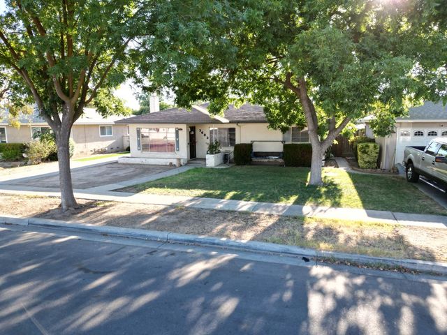 3653 N Hulbert Avenue, Fresno, CA 93705