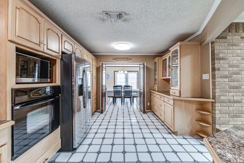 Image 11 of property listing at 3929 Millbrook Drive, San Angelo, TX 76904
