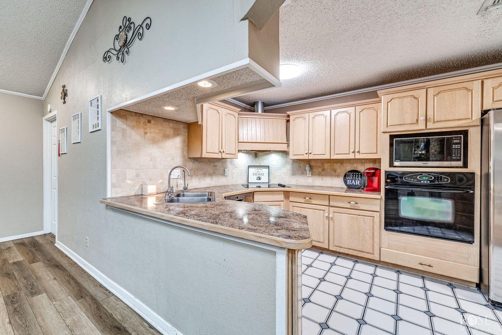 Image 14 of property listing at 3929 Millbrook Drive, San Angelo, TX 76904