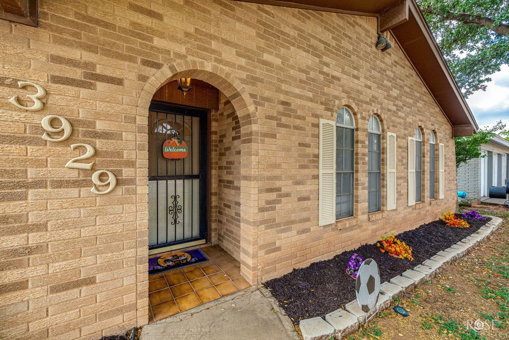 Image 3 of property listing at 3929 Millbrook Drive, San Angelo, TX 76904