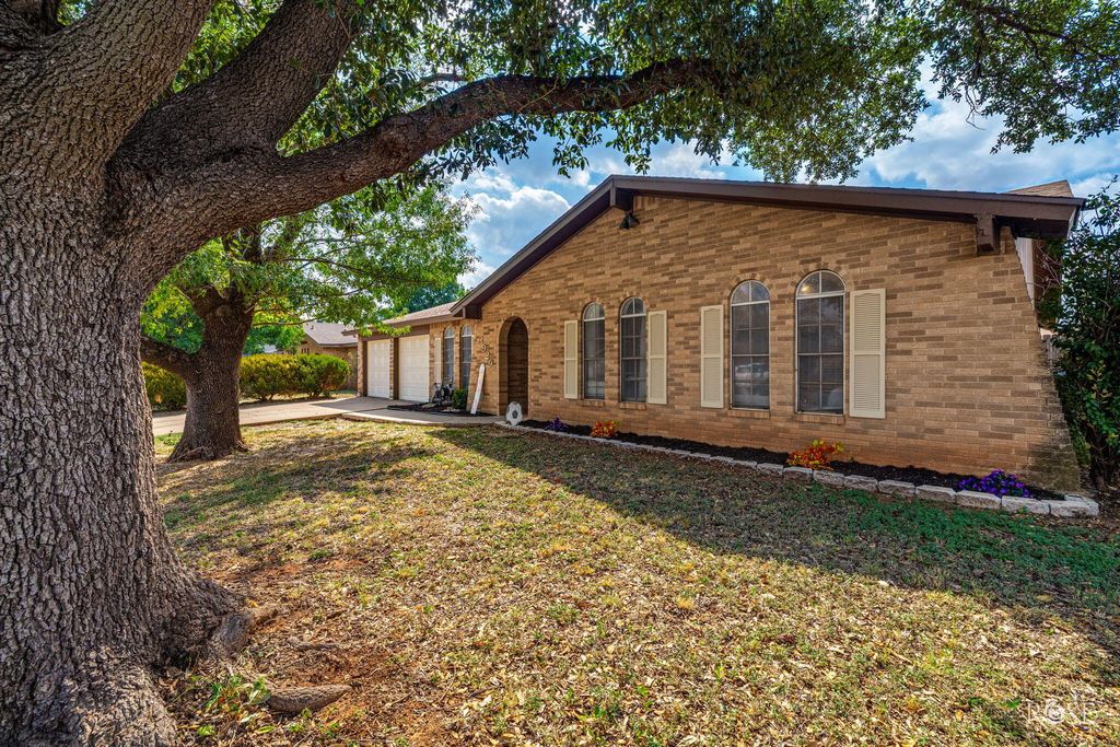 Image 40 of property listing at 3929 Millbrook Drive, San Angelo, TX 76904