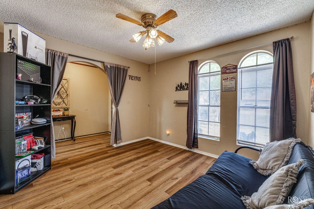 Image 5 of property listing at 3929 Millbrook Drive, San Angelo, TX 76904