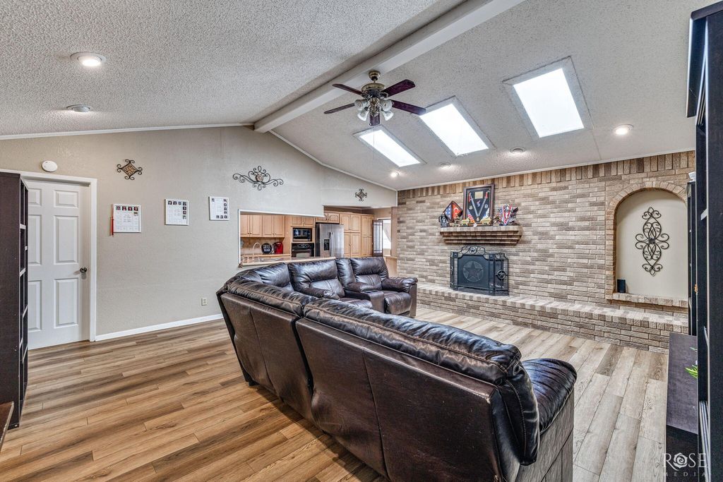 Image 6 of property listing at 3929 Millbrook Drive, San Angelo, TX 76904