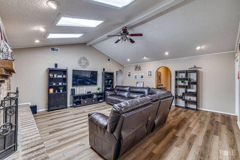 Image 8 of property listing at 3929 Millbrook Drive, San Angelo, TX 76904