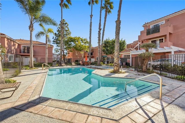 409 Utica D36, Huntington Beach, CA 92648