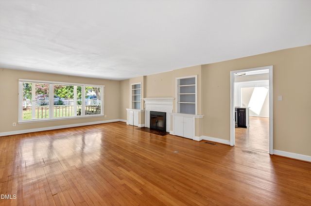 821 Lake Boone Trail, Raleigh, NC 27607