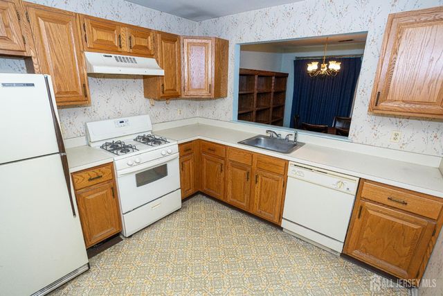 15 Hearthstone Drive, Edison, NJ 08820