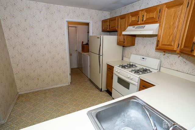 15 Hearthstone Drive, Edison, NJ 08820