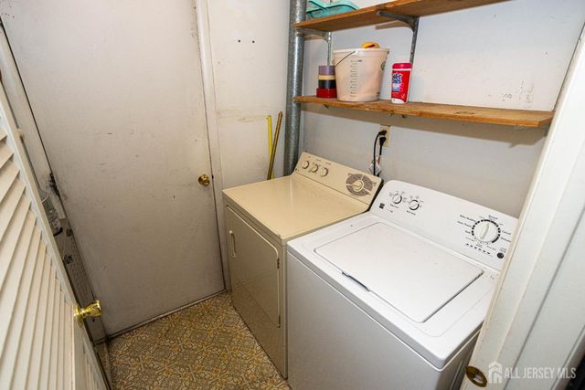 15 Hearthstone Drive, Edison, NJ 08820