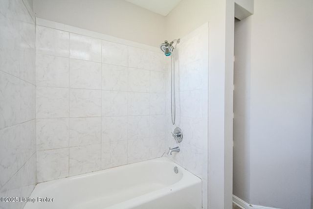 6305 Leisure Ln, Louisville, KY 40229