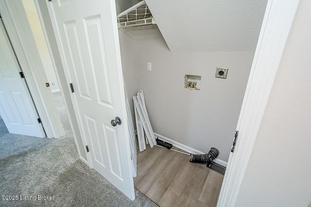 6305 Leisure Ln, Louisville, KY 40229