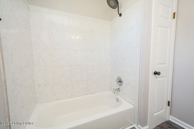 6305 Leisure Ln, Louisville, KY 40229