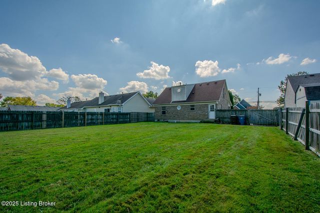 6305 Leisure Ln, Louisville, KY 40229