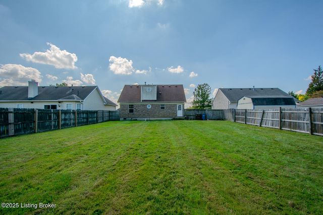 6305 Leisure Ln, Louisville, KY 40229