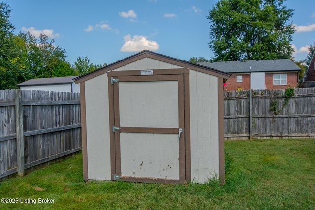 6305 Leisure Ln, Louisville, KY 40229