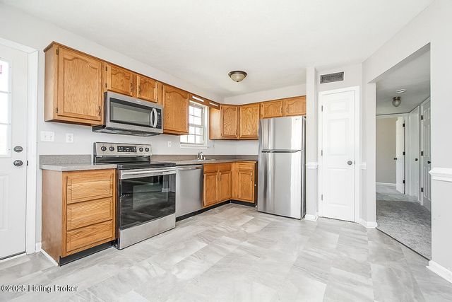 6305 Leisure Ln, Louisville, KY 40229