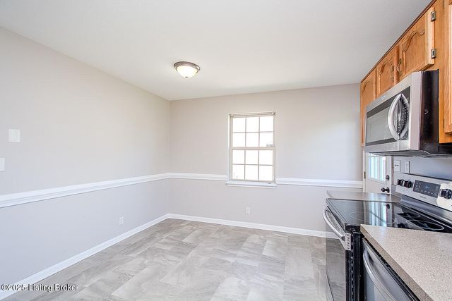 6305 Leisure Ln, Louisville, KY 40229