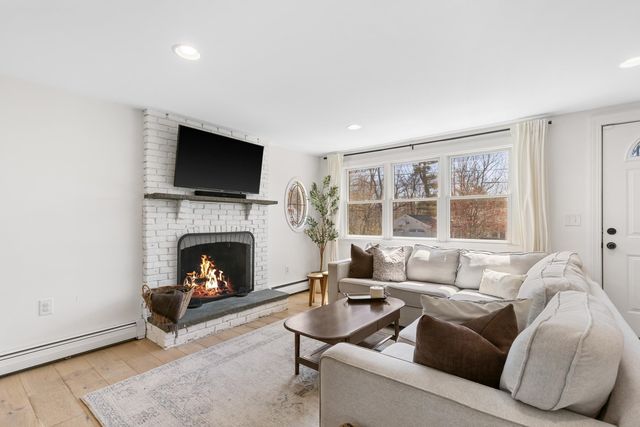 8 Warner Lane, Hampton, NH 03842