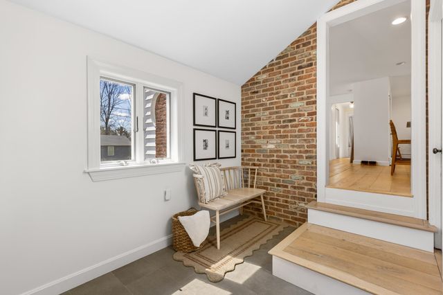 8 Warner Lane, Hampton, NH 03842