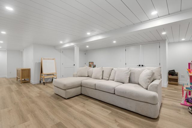 8 Warner Lane, Hampton, NH 03842