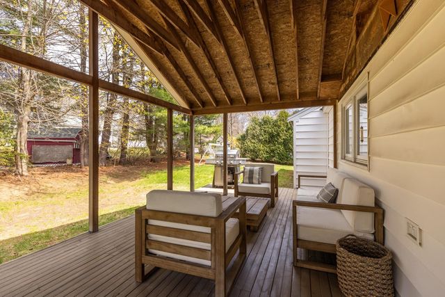 8 Warner Lane, Hampton, NH 03842