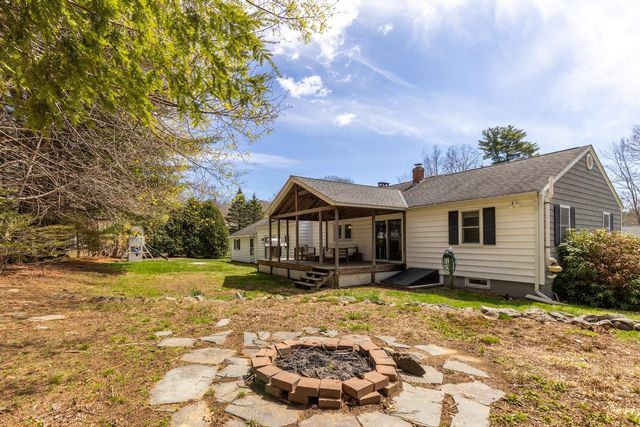 8 Warner Lane, Hampton, NH 03842