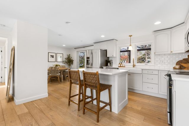 8 Warner Lane, Hampton, NH 03842