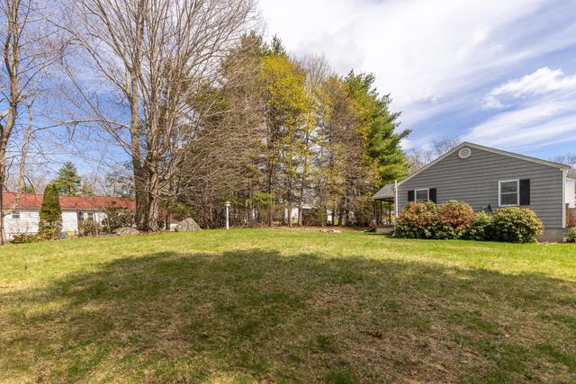 8 Warner Lane, Hampton, NH 03842