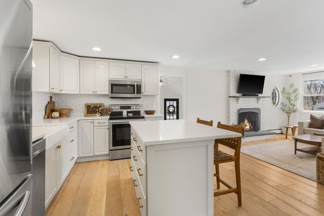 8 Warner Lane, Hampton, NH 03842